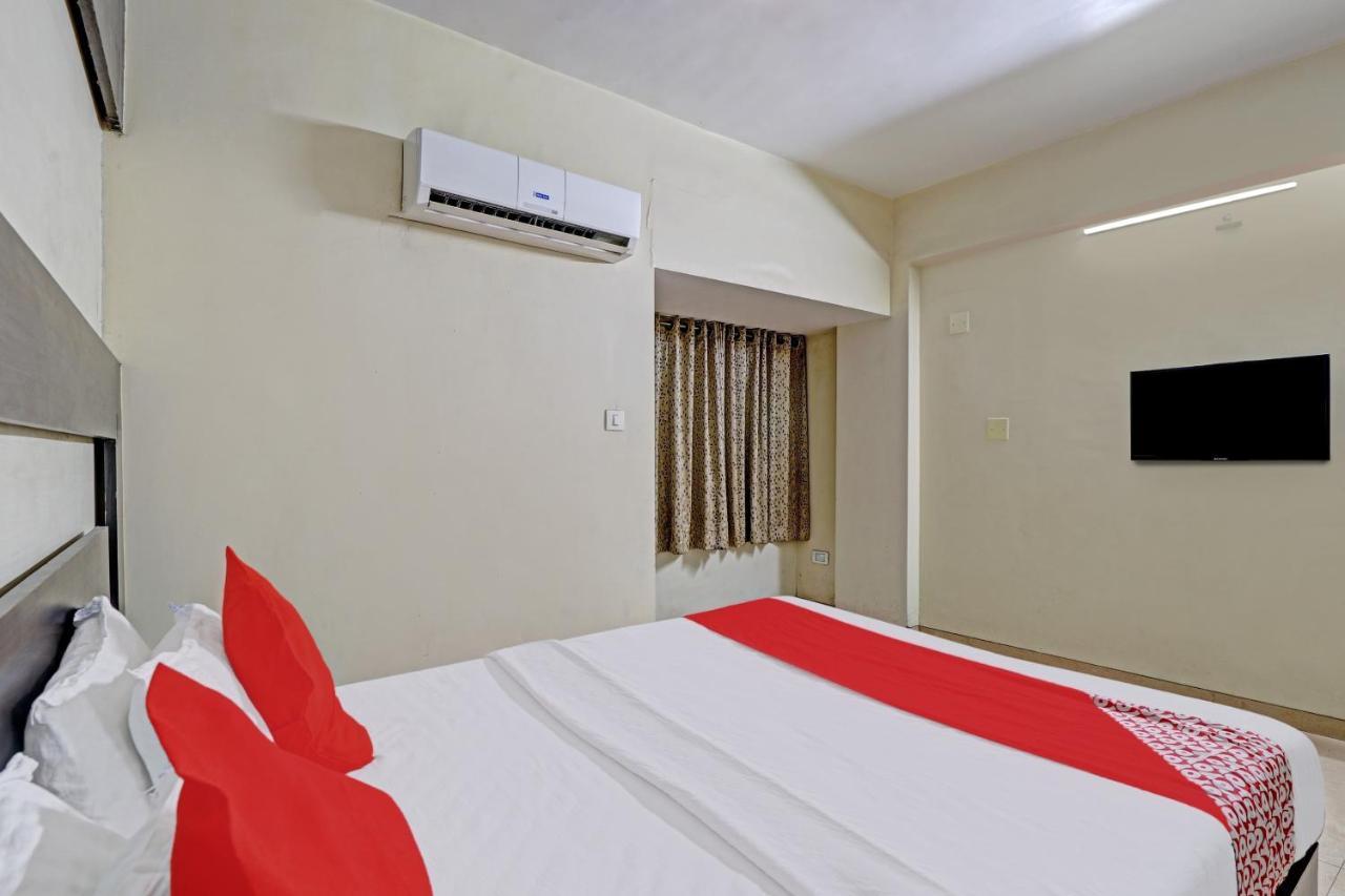 Oyo 82461 Hotel Darshan Banquet And Rooms Surat Exterior foto