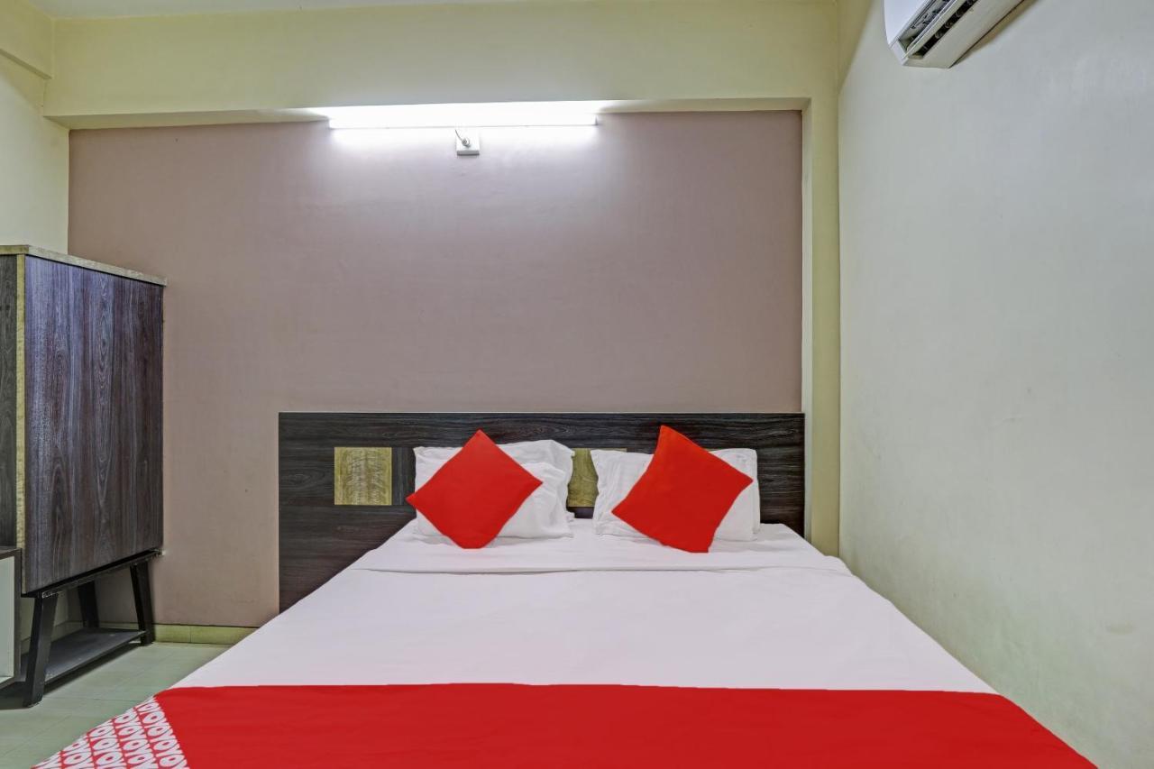 Oyo 82461 Hotel Darshan Banquet And Rooms Surat Exterior foto