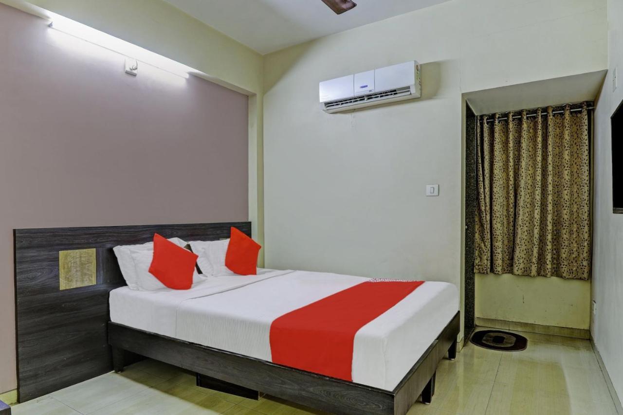 Oyo 82461 Hotel Darshan Banquet And Rooms Surat Exterior foto