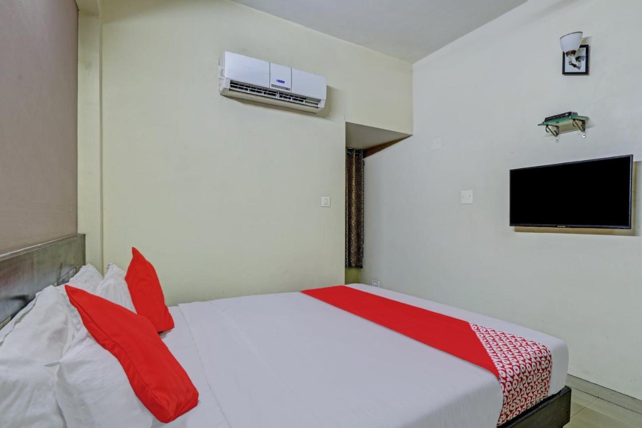 Oyo 82461 Hotel Darshan Banquet And Rooms Surat Exterior foto