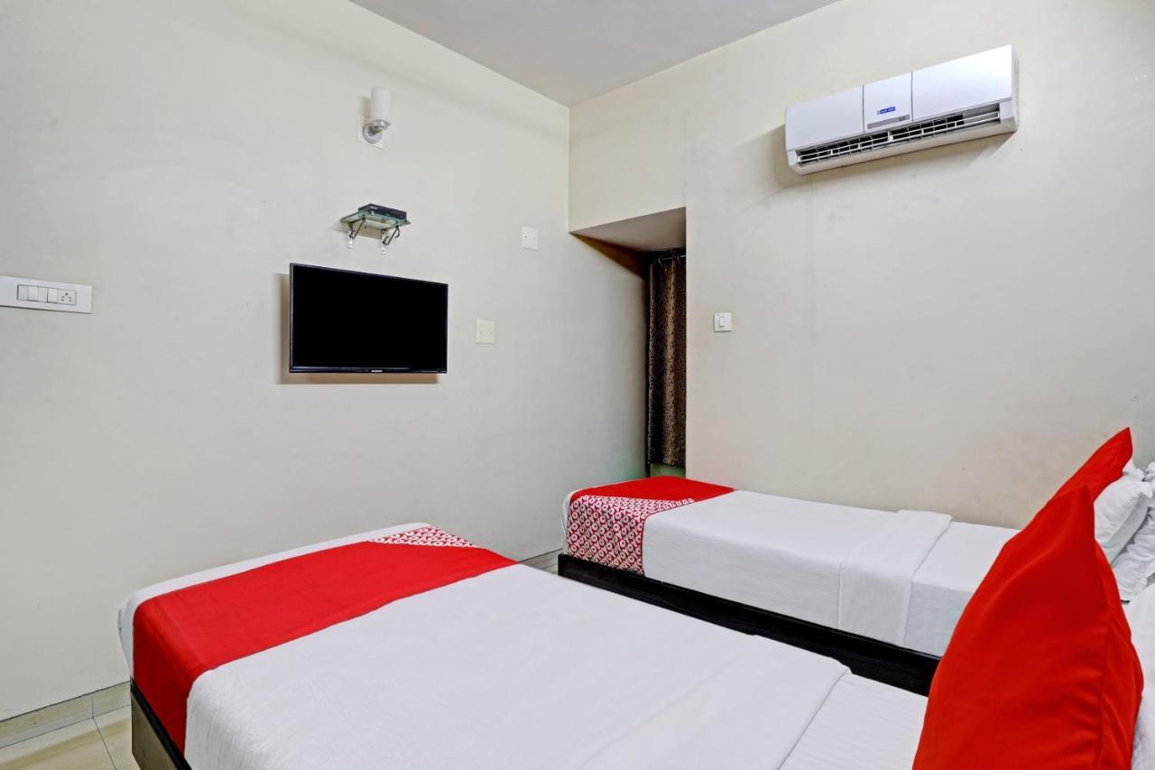 Oyo 82461 Hotel Darshan Banquet And Rooms Surat Exterior foto